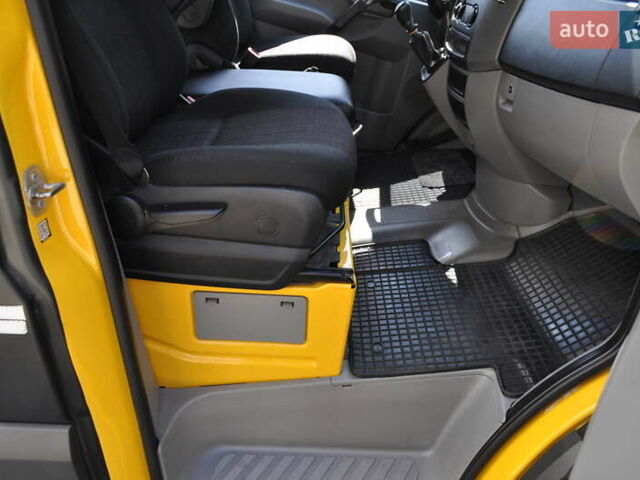 Желтый Мерседес Sprinter, объемом двигателя 2.14 л и пробегом 238 тыс. км за 17300 $, фото 52 на Automoto.ua