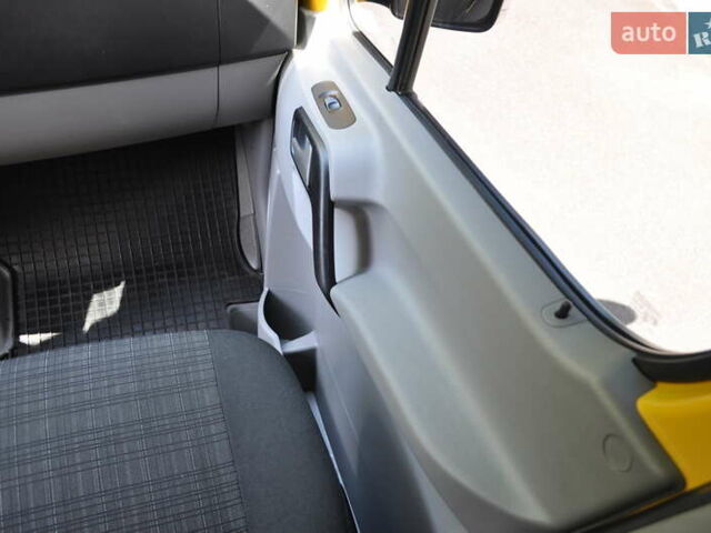 Желтый Мерседес Sprinter, объемом двигателя 2.14 л и пробегом 238 тыс. км за 17300 $, фото 33 на Automoto.ua