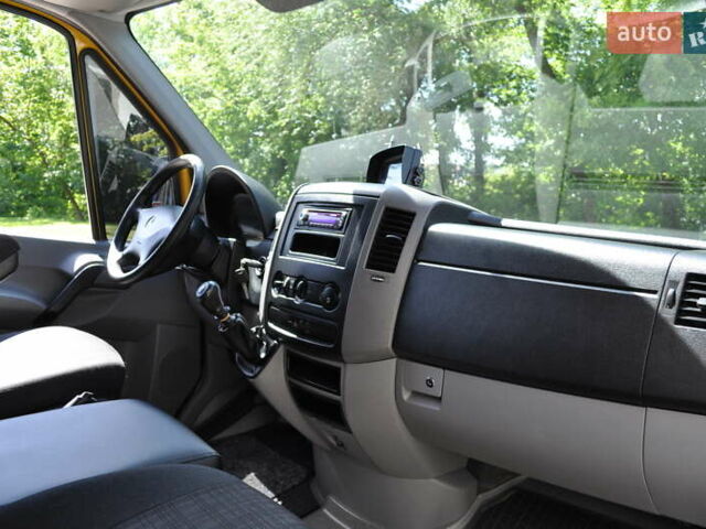 Желтый Мерседес Sprinter, объемом двигателя 2.14 л и пробегом 238 тыс. км за 17300 $, фото 56 на Automoto.ua