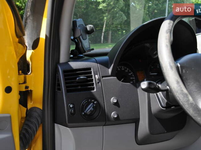 Желтый Мерседес Sprinter, объемом двигателя 2.14 л и пробегом 238 тыс. км за 17300 $, фото 64 на Automoto.ua