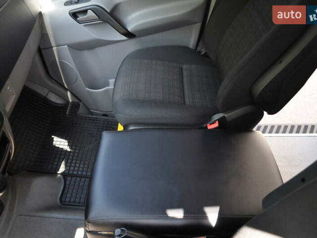 Желтый Мерседес Sprinter, объемом двигателя 2.14 л и пробегом 238 тыс. км за 17300 $, фото 68 на Automoto.ua