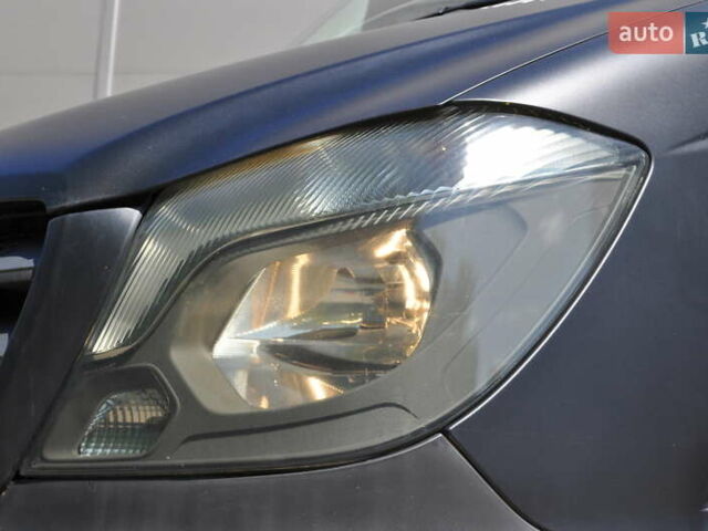 Желтый Мерседес Sprinter, объемом двигателя 2.14 л и пробегом 238 тыс. км за 17300 $, фото 15 на Automoto.ua