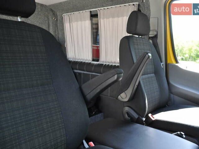 Желтый Мерседес Sprinter, объемом двигателя 2.14 л и пробегом 238 тыс. км за 17300 $, фото 58 на Automoto.ua