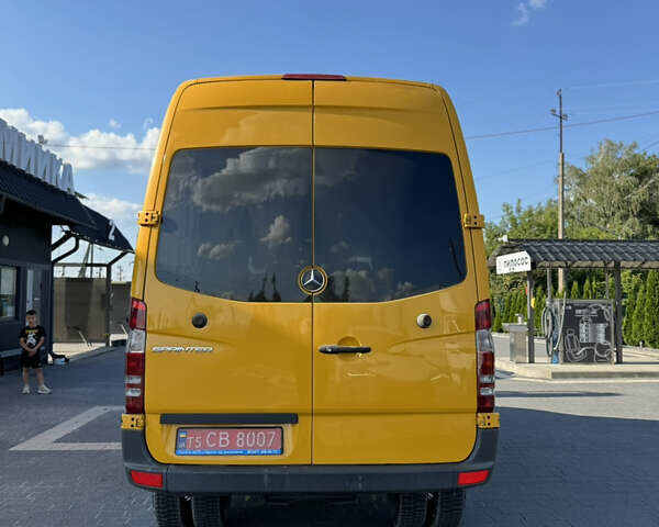 Желтый Мерседес Sprinter, объемом двигателя 2.14 л и пробегом 340 тыс. км за 21000 $, фото 6 на Automoto.ua