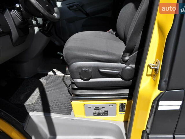 Желтый Мерседес Sprinter, объемом двигателя 2.14 л и пробегом 238 тыс. км за 17300 $, фото 60 на Automoto.ua