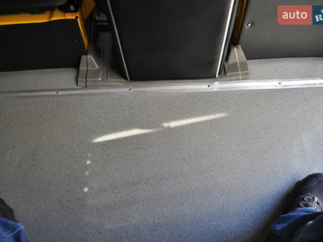 Желтый Мерседес Sprinter, объемом двигателя 2.14 л и пробегом 238 тыс. км за 17300 $, фото 28 на Automoto.ua