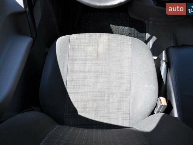 Желтый Мерседес Sprinter, объемом двигателя 2.14 л и пробегом 238 тыс. км за 17300 $, фото 35 на Automoto.ua