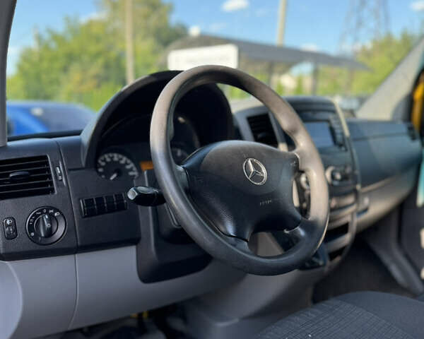 Желтый Мерседес Sprinter, объемом двигателя 2.14 л и пробегом 340 тыс. км за 21000 $, фото 11 на Automoto.ua