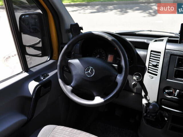 Желтый Мерседес Sprinter, объемом двигателя 2.14 л и пробегом 238 тыс. км за 17300 $, фото 36 на Automoto.ua