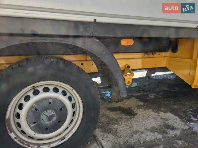 Желтый Мерседес Sprinter, объемом двигателя 2.14 л и пробегом 285 тыс. км за 20000 $, фото 4 на Automoto.ua
