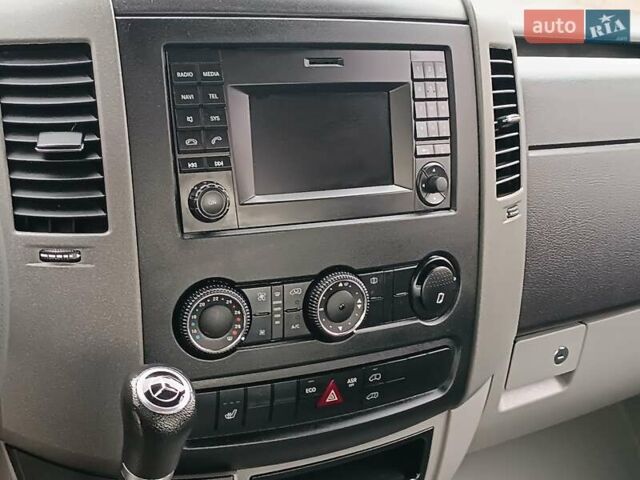 Желтый Мерседес Sprinter, объемом двигателя 2.2 л и пробегом 355 тыс. км за 19850 $, фото 42 на Automoto.ua