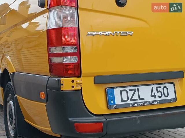 Желтый Мерседес Sprinter, объемом двигателя 2.2 л и пробегом 355 тыс. км за 19850 $, фото 24 на Automoto.ua