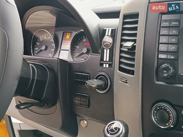 Желтый Мерседес Sprinter, объемом двигателя 2.2 л и пробегом 355 тыс. км за 19850 $, фото 47 на Automoto.ua