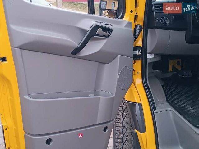 Желтый Мерседес Sprinter, объемом двигателя 2.2 л и пробегом 355 тыс. км за 19850 $, фото 36 на Automoto.ua