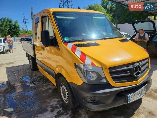 Желтый Мерседес Sprinter, объемом двигателя 2.14 л и пробегом 285 тыс. км за 20000 $, фото 1 на Automoto.ua