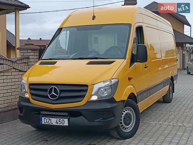 Желтый Мерседес Sprinter, объемом двигателя 2.2 л и пробегом 355 тыс. км за 19850 $, фото 1 на Automoto.ua