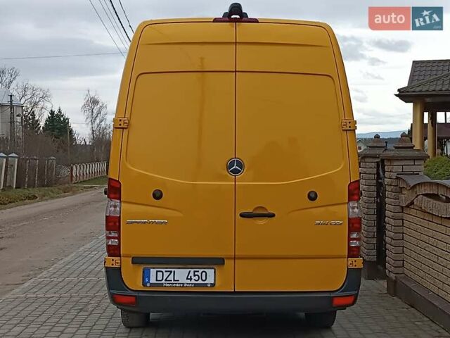 Желтый Мерседес Sprinter, объемом двигателя 2.2 л и пробегом 355 тыс. км за 19850 $, фото 11 на Automoto.ua