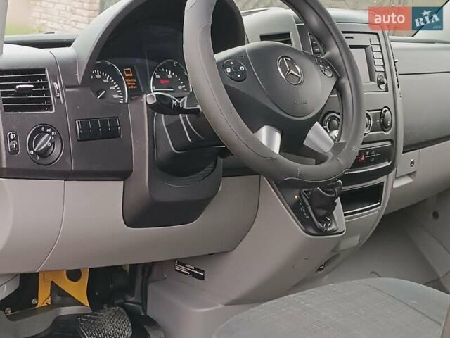 Желтый Мерседес Sprinter, объемом двигателя 2.2 л и пробегом 355 тыс. км за 19850 $, фото 30 на Automoto.ua