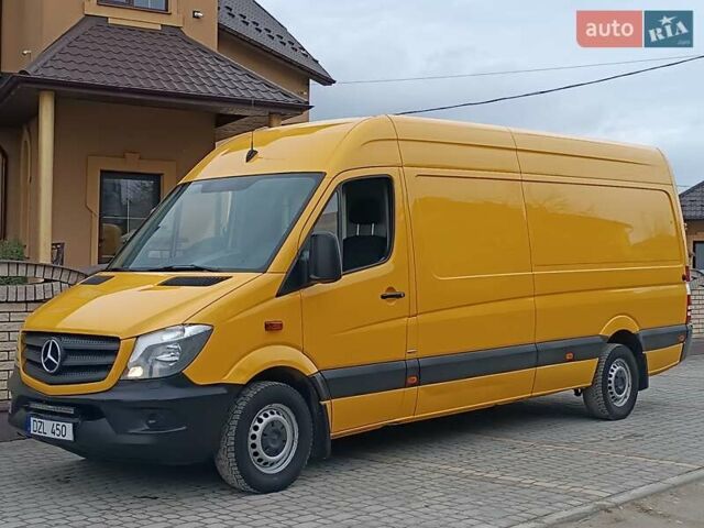 Желтый Мерседес Sprinter, объемом двигателя 2.2 л и пробегом 355 тыс. км за 19850 $, фото 3 на Automoto.ua