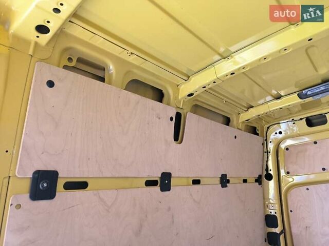Желтый Мерседес Sprinter, объемом двигателя 2.14 л и пробегом 348 тыс. км за 27500 $, фото 5 на Automoto.ua