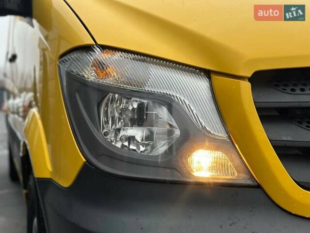 Желтый Мерседес Sprinter, объемом двигателя 2.14 л и пробегом 216 тыс. км за 19500 $, фото 14 на Automoto.ua