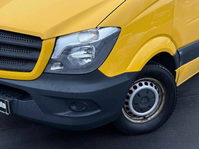 Желтый Мерседес Sprinter, объемом двигателя 2.1 л и пробегом 230 тыс. км за 19500 $, фото 4 на Automoto.ua