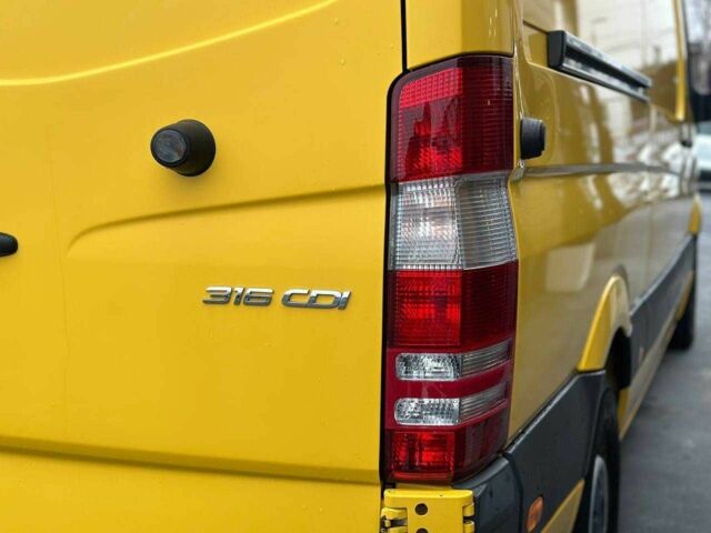 Желтый Мерседес Sprinter, объемом двигателя 2.1 л и пробегом 230 тыс. км за 19500 $, фото 23 на Automoto.ua