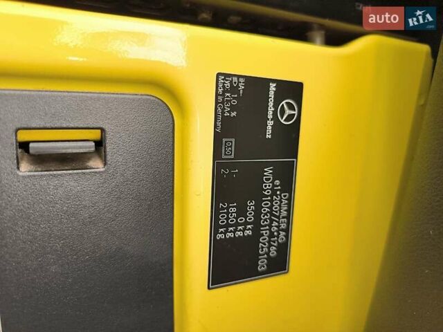 Желтый Мерседес Sprinter, объемом двигателя 2.14 л и пробегом 348 тыс. км за 27500 $, фото 26 на Automoto.ua