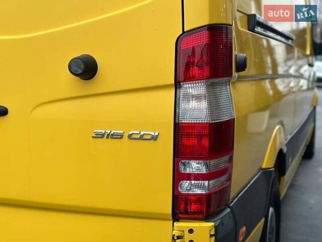 Желтый Мерседес Sprinter, объемом двигателя 2.14 л и пробегом 216 тыс. км за 19500 $, фото 18 на Automoto.ua