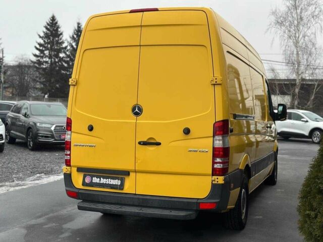 Желтый Мерседес Sprinter, объемом двигателя 2.1 л и пробегом 230 тыс. км за 19500 $, фото 22 на Automoto.ua