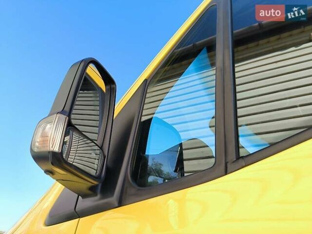 Желтый Мерседес Sprinter, объемом двигателя 2.14 л и пробегом 348 тыс. км за 27500 $, фото 1 на Automoto.ua