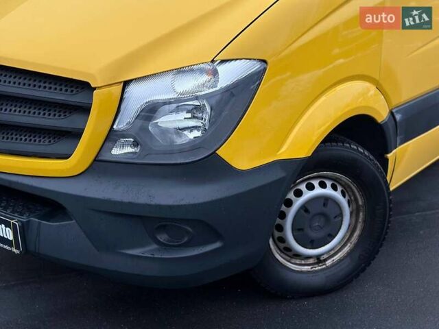 Желтый Мерседес Sprinter, объемом двигателя 2.14 л и пробегом 216 тыс. км за 19500 $, фото 3 на Automoto.ua