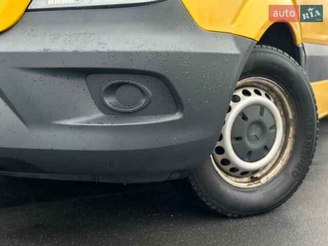 Желтый Мерседес Sprinter, объемом двигателя 2.14 л и пробегом 216 тыс. км за 19500 $, фото 4 на Automoto.ua