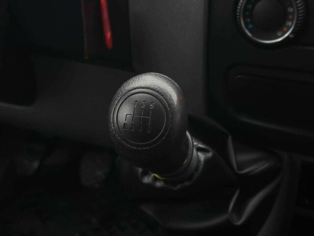 Желтый Мерседес Sprinter, объемом двигателя 2.1 л и пробегом 230 тыс. км за 19500 $, фото 14 на Automoto.ua