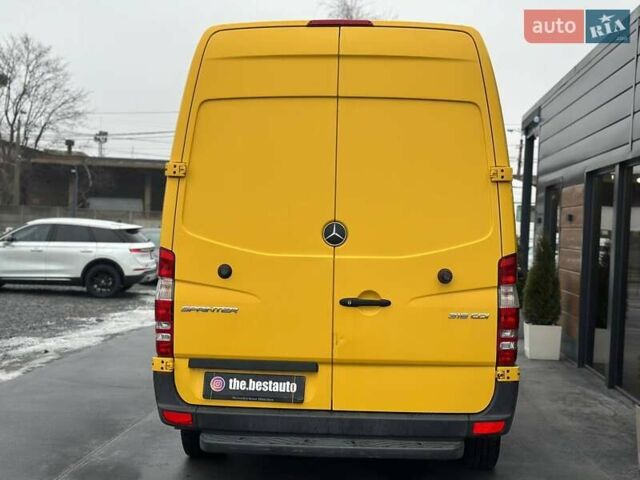 Желтый Мерседес Sprinter, объемом двигателя 2.14 л и пробегом 216 тыс. км за 19500 $, фото 9 на Automoto.ua