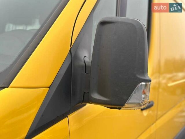 Желтый Мерседес Sprinter, объемом двигателя 2.14 л и пробегом 216 тыс. км за 19500 $, фото 5 на Automoto.ua