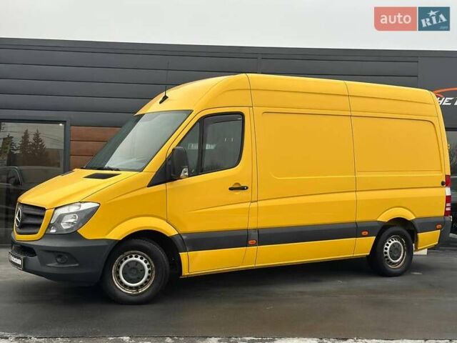 Желтый Мерседес Sprinter, объемом двигателя 2.14 л и пробегом 216 тыс. км за 19500 $, фото 2 на Automoto.ua