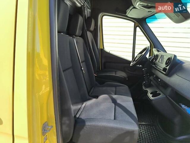Желтый Мерседес Sprinter, объемом двигателя 2.14 л и пробегом 348 тыс. км за 27500 $, фото 20 на Automoto.ua