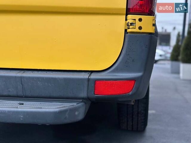 Желтый Мерседес Sprinter, объемом двигателя 2.14 л и пробегом 216 тыс. км за 19500 $, фото 19 на Automoto.ua