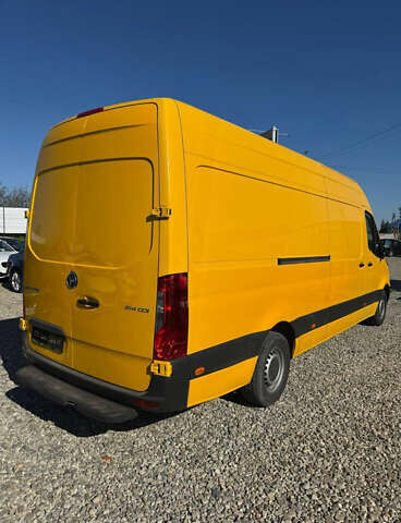 Желтый Мерседес Sprinter, объемом двигателя 2.14 л и пробегом 170 тыс. км за 25500 $, фото 9 на Automoto.ua