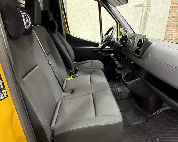 Желтый Мерседес Sprinter, объемом двигателя 2.14 л и пробегом 170 тыс. км за 25500 $, фото 16 на Automoto.ua