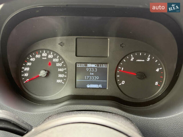 Желтый Мерседес Sprinter, объемом двигателя 2.14 л и пробегом 170 тыс. км за 25500 $, фото 20 на Automoto.ua