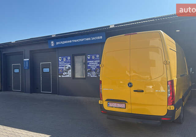 Желтый Мерседес Sprinter, объемом двигателя 2.14 л и пробегом 170 тыс. км за 25500 $, фото 8 на Automoto.ua