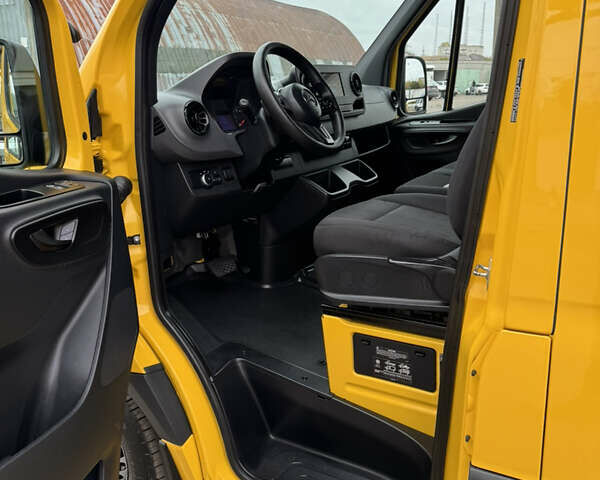 Желтый Мерседес Sprinter, объемом двигателя 2.2 л и пробегом 273 тыс. км за 26700 $, фото 22 на Automoto.ua