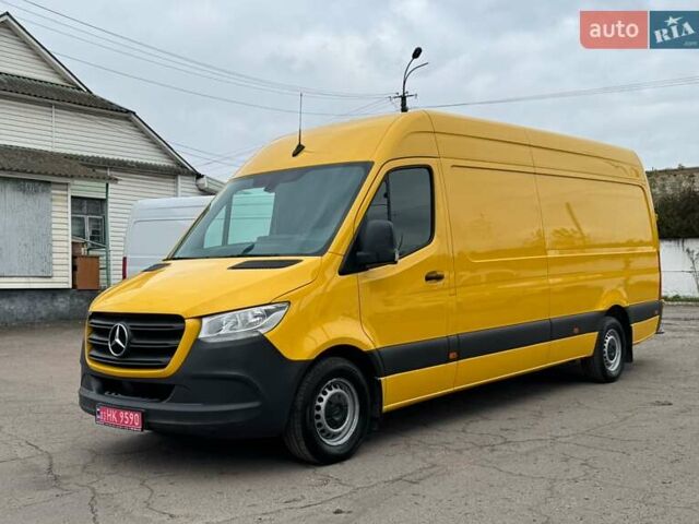 Желтый Мерседес Sprinter, объемом двигателя 2.2 л и пробегом 273 тыс. км за 26700 $, фото 2 на Automoto.ua