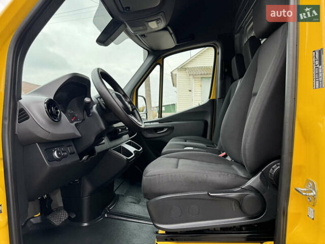 Желтый Мерседес Sprinter, объемом двигателя 2.2 л и пробегом 273 тыс. км за 26700 $, фото 23 на Automoto.ua