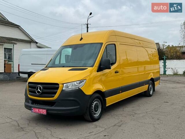 Желтый Мерседес Sprinter, объемом двигателя 2.2 л и пробегом 273 тыс. км за 26700 $, фото 1 на Automoto.ua