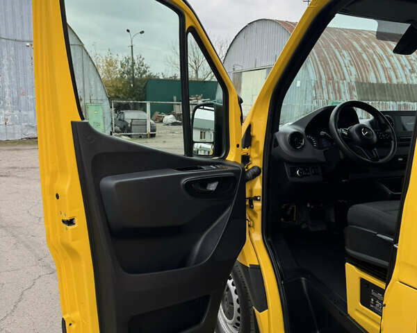 Желтый Мерседес Sprinter, объемом двигателя 2.2 л и пробегом 273 тыс. км за 26700 $, фото 19 на Automoto.ua