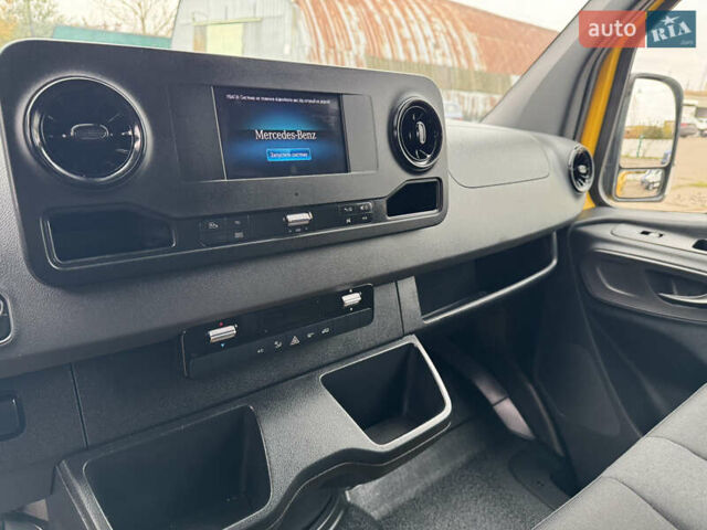 Желтый Мерседес Sprinter, объемом двигателя 2.2 л и пробегом 273 тыс. км за 26700 $, фото 27 на Automoto.ua
