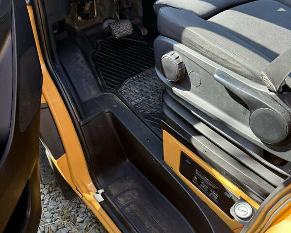Желтый Мерседес Sprinter, объемом двигателя 2.99 л и пробегом 322 тыс. км за 40500 $, фото 16 на Automoto.ua